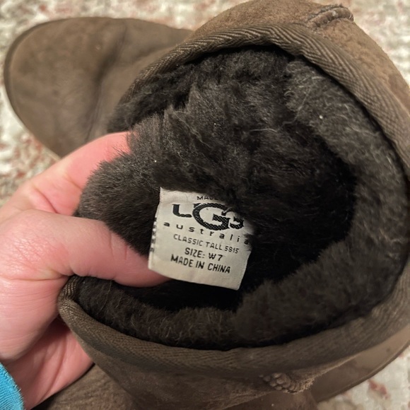 UGG Women’s Classic II Short Boots - Picture 5 of 5